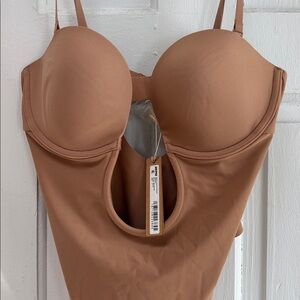 🆕SKIMS Deep plunge shapeware bodysuit size large❤️